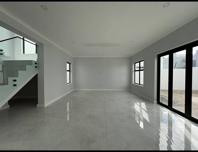 5 BEDROOM HOUSE FOR SALE IN SANDOWN